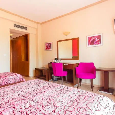 Отель Ismaros 4*